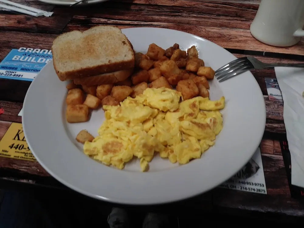 Scrambled Eggs Cubed Potatoes & Toast